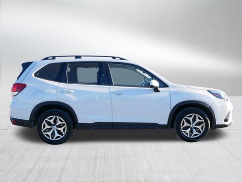 Used 2024 Subaru Forester Premium image 8
