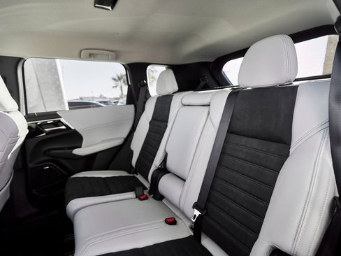 New 2025 Mitsubishi Outlander SE image 29