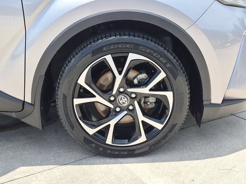 Used 2020 Toyota C-HR XLE FWD image 25