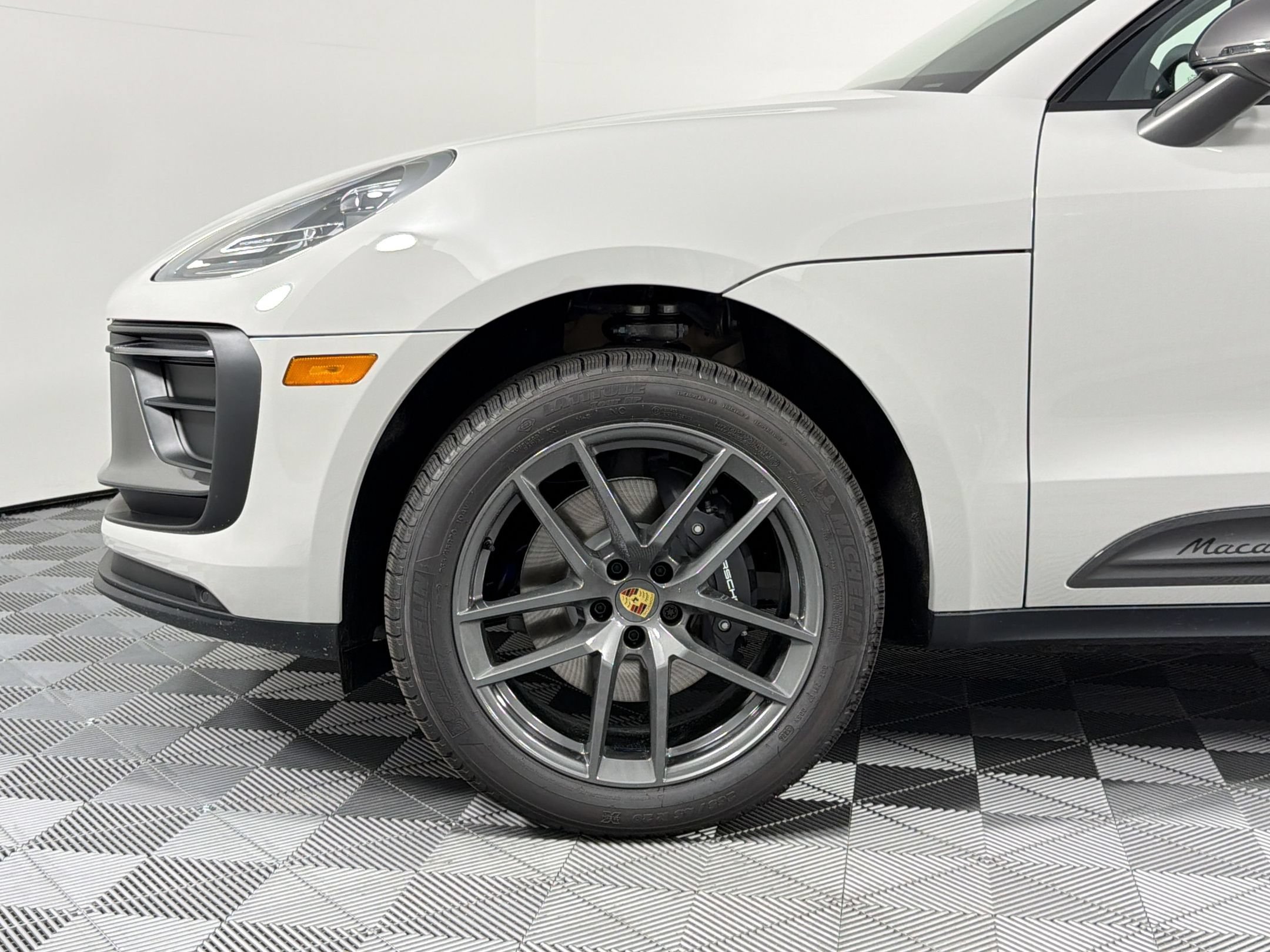 Certified 2026 Porsche Macan Turbo AWD/4WD image 7