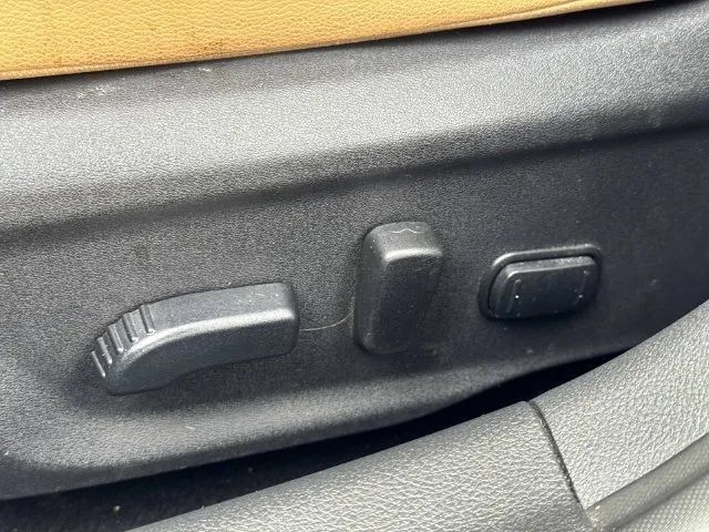 Used 2022 Nissan Sentra SV w/ SV Premium Package FWD image 30