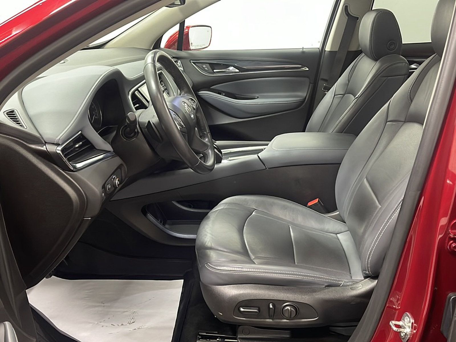 Used 2018 Buick Enclave Essence FWD image 2