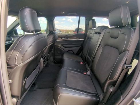 New 2026 Jeep Grand Cherokee Altitude image 16