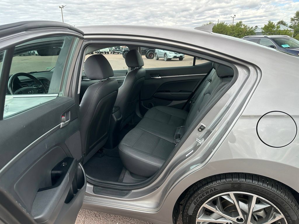 Used 2020 Hyundai Elantra Limited w/ Cargo Package (C1) FWD image 21