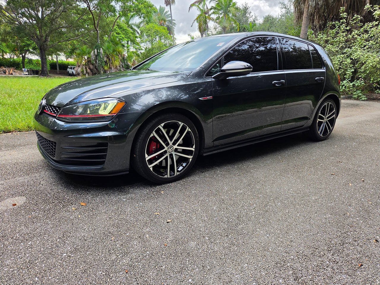 Used 2017 Volkswagen GTI SE FWD image 3