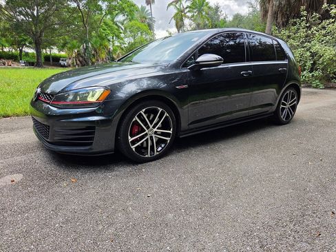 Used 2017 Volkswagen GTI SE FWD image 3
