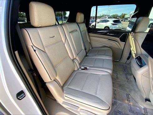 Used 2021 Cadillac Escalade ESV Premium Luxury w/ LPO, Illumination Package image 20