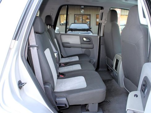 Used 2005 Ford Expedition XLT image 21
