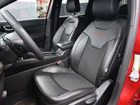 Used 2025 Jeep Compass Trailhawk AWD/4WD image 17