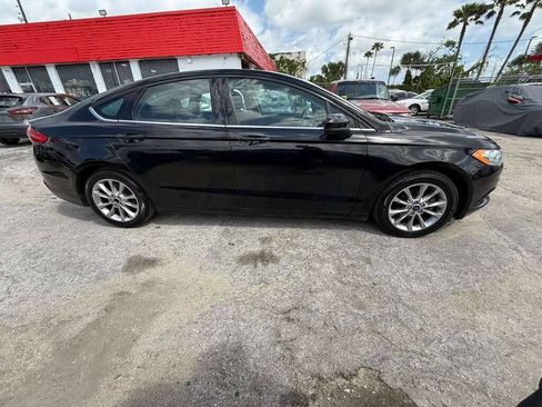 Used 2017 Ford Fusion SE image 3