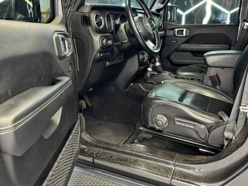 Used 2021 Jeep Wrangler Unlimited Sahara w/ Cold Weather Group AWD/4WD image 18