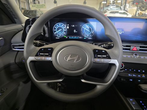 Certified 2024 Hyundai Elantra Blue image 29