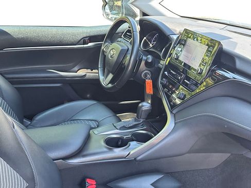 Used 2021 Toyota Camry SE FWD image 9