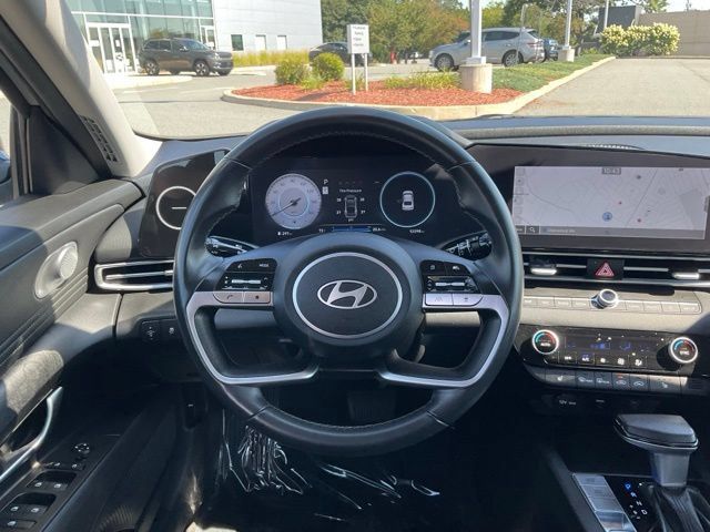 Used 2025 Hyundai Elantra SEL FWD image 15