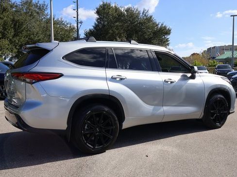 Used 2021 Toyota Highlander Limited image 8