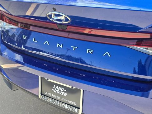 Used 2022 Hyundai Elantra SEL FWD image 14