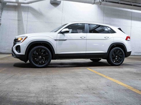 Used 2026 Volkswagen Atlas Cross Sport SE AWD/4WD image 3
