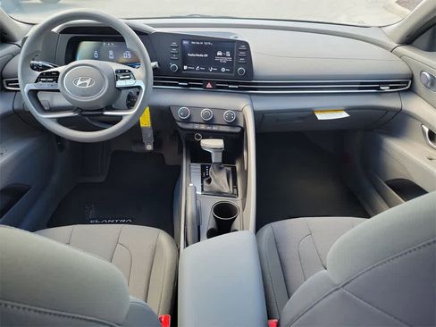 New 2025 Hyundai Elantra SE image 13