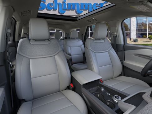 New 2026 Ford Explorer Active w/ Active Comfort Package AWD/4WD image 10