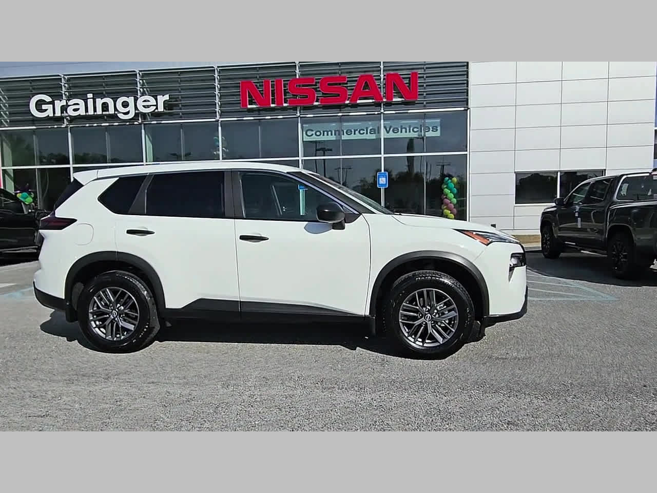 Used 2025 Nissan Rogue S FWD image 37