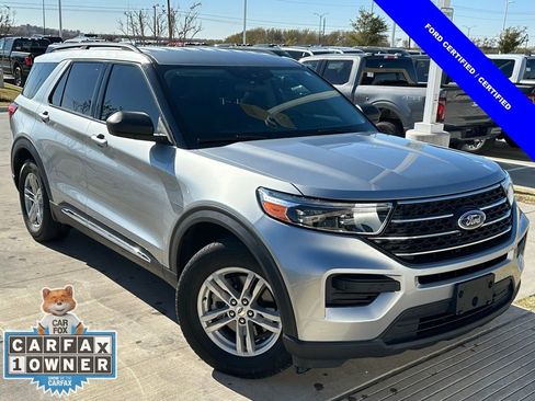 Used 2024 Ford Explorer XLT image 3