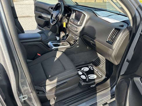 Used 2021 Chevrolet Colorado LT w/ Safety Package AWD/4WD image 23