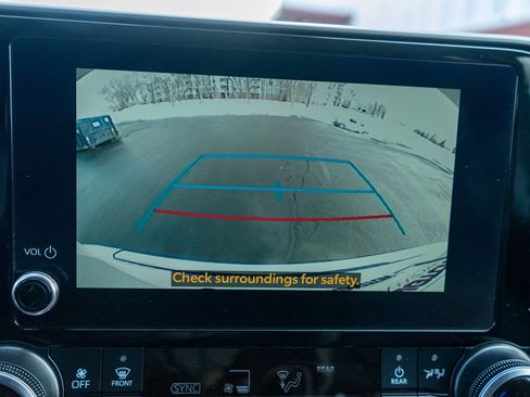 Used 2025 Toyota Highlander XLE image 19