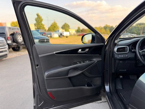 Used 2019 Kia Sorento AWD V6 w/ LX V6 Convenience Package image 11
