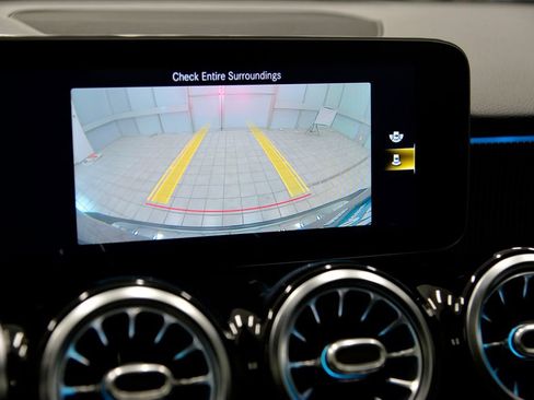 Used 2020 Mercedes-Benz GLB 250 4MATIC image 21