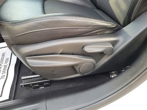 Used 2024 Jeep Compass Latitude image 12