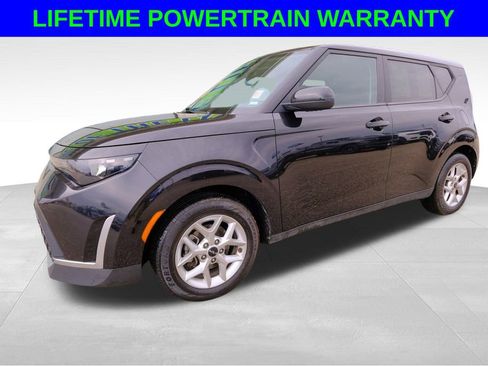 Used 2023 Kia Soul LX w/ LX Technology Package image 2