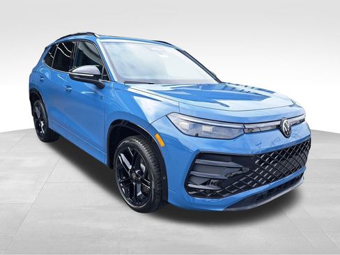 New 2025 Volkswagen Tiguan SE R-Line AWD/4WD image 3