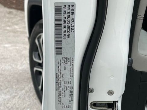 Used 2022 Jeep Compass Limited image 35