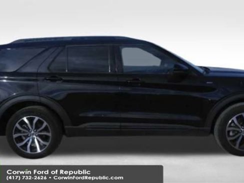 Used 2025 Ford Explorer ST-Line image 14