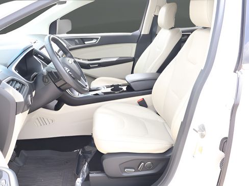 Used 2017 Ford Edge Titanium w/ Equipment Group 301A FWD image 14
