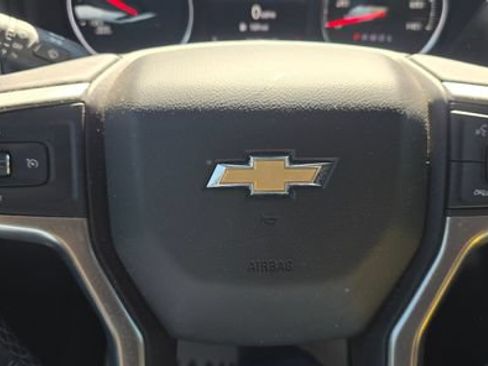 Used 2022 Chevrolet Silverado 1500 LT AWD/4WD image 19