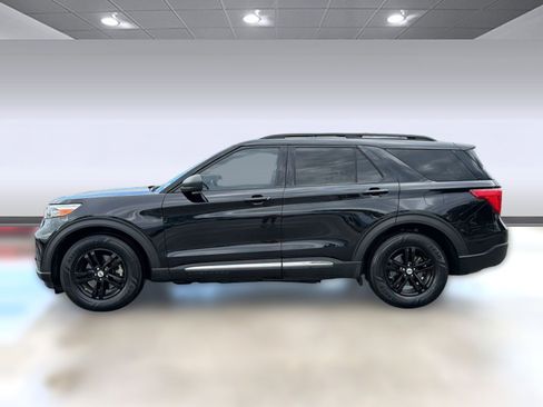 Used 2023 Ford Explorer XLT RWD image 2