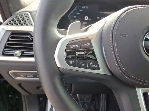 Used 2025 BMW X7 M60i AWD/4WD image 34