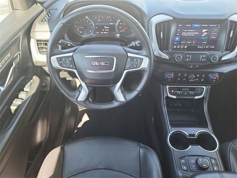 Used 2024 GMC Terrain SLT image 24