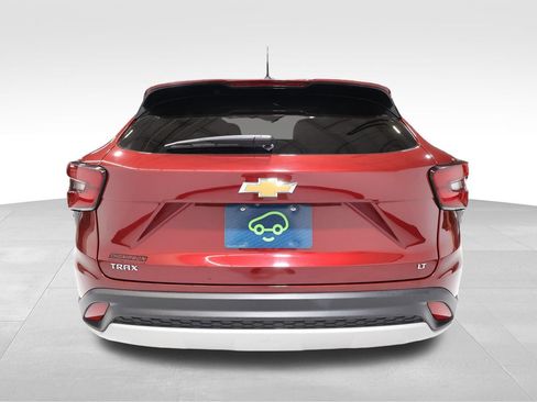 Certified 2025 Chevrolet Trax LT FWD image 3