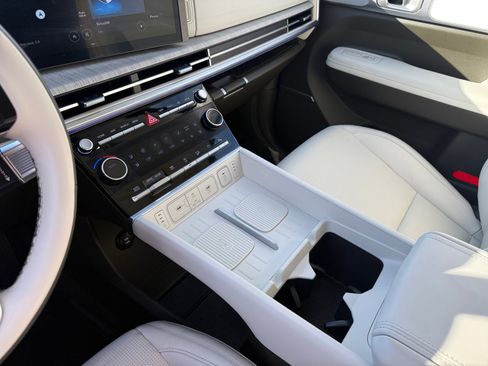 Used 2025 Hyundai Santa Fe Calligraphy image 13