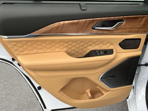 New 2026 Jeep Grand Cherokee Summit image 18