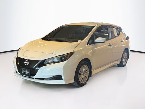 Used 2025 Nissan Leaf S FWD image 3
