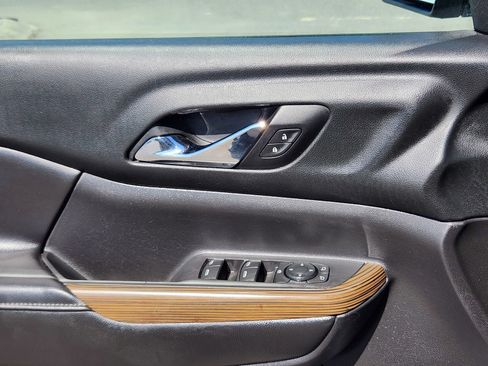 Used 2018 GMC Acadia SLE FWD image 19