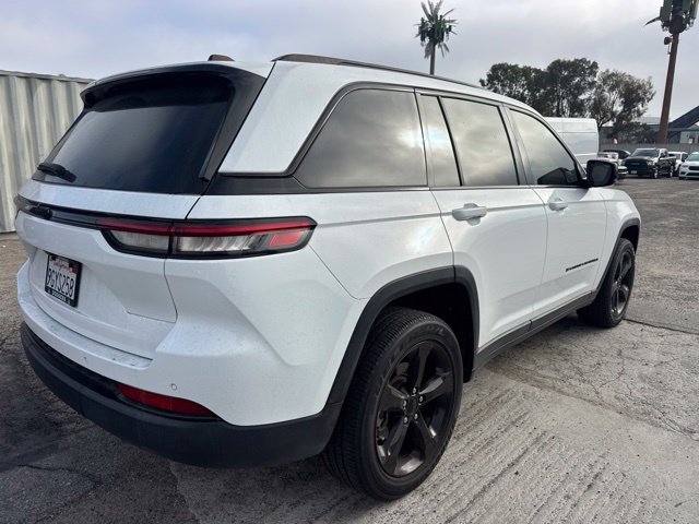 Used 2023 Jeep Grand Cherokee Altitude RWD image 5