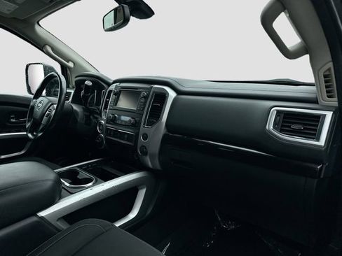 Used 2017 Nissan Titan SV image 29