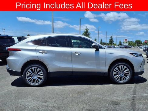 Used 2021 Toyota Venza XLE w/ Softex Package AWD/4WD image 8
