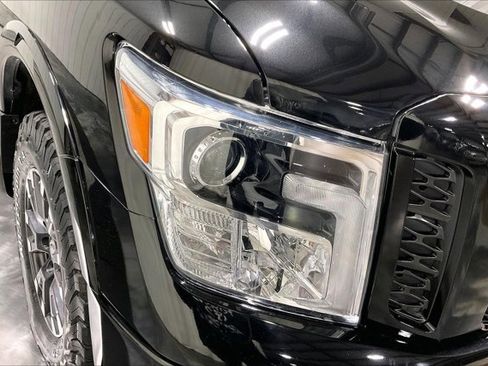 Used 2018 Nissan Titan PRO-4X w/ Pro-4x Convenience Package image 28