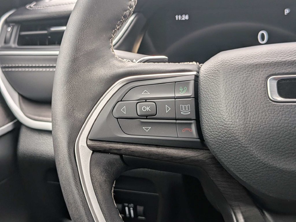 Used 2025 Jeep Grand Cherokee Limited AWD/4WD image 26