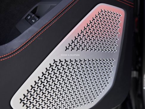 Used 2025 Lamborghini Urus SE image 38